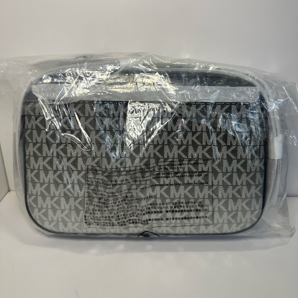 Michael Kors NWT Black and Gray Signature Ombré Jet Set Convertible Crossbody - Picture 6 of 11